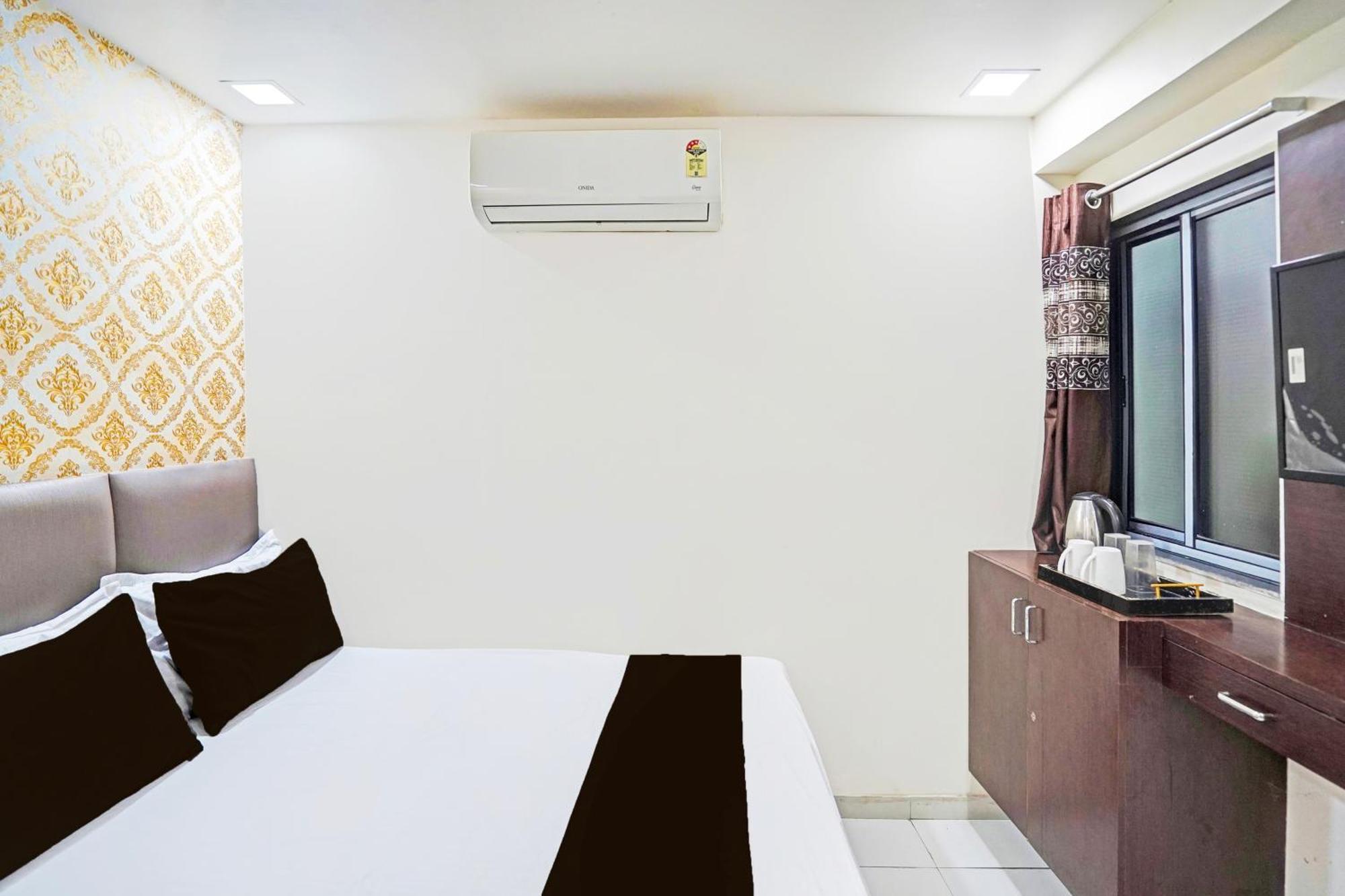 Hotel O S. G. Highway Formerly I Land Park Ahmedabad Eksteriør billede