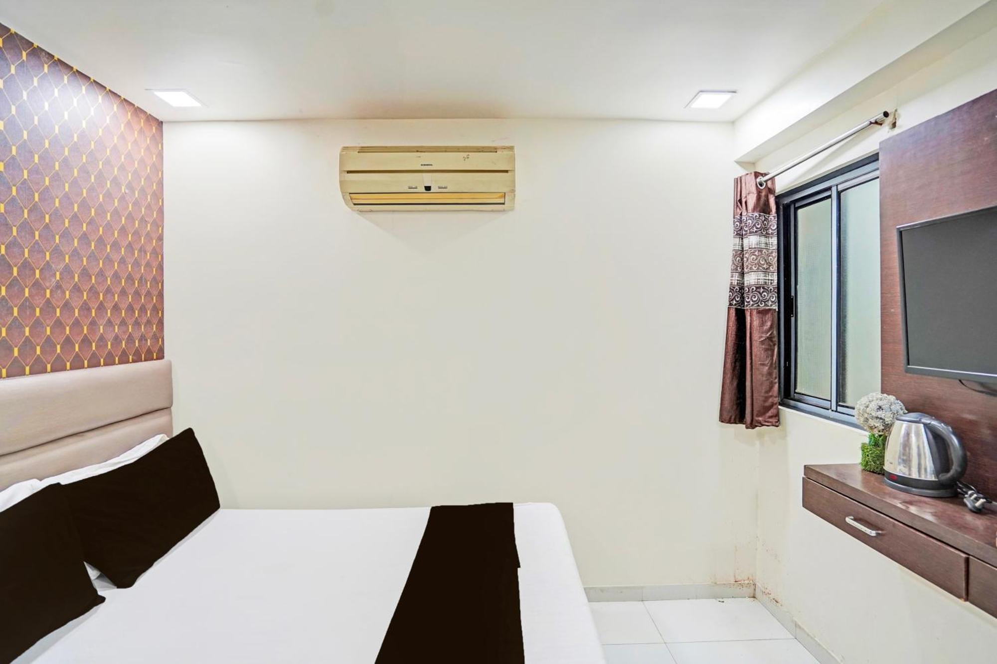 Hotel O S. G. Highway Formerly I Land Park Ahmedabad Eksteriør billede